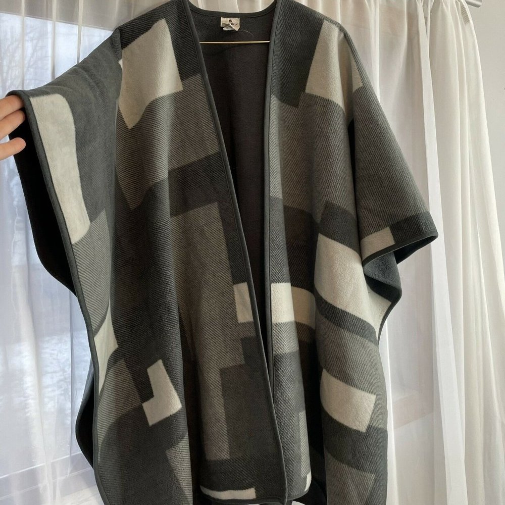 Woolrich Geometric Grey Reversible Wrap Sweater Blanket one size